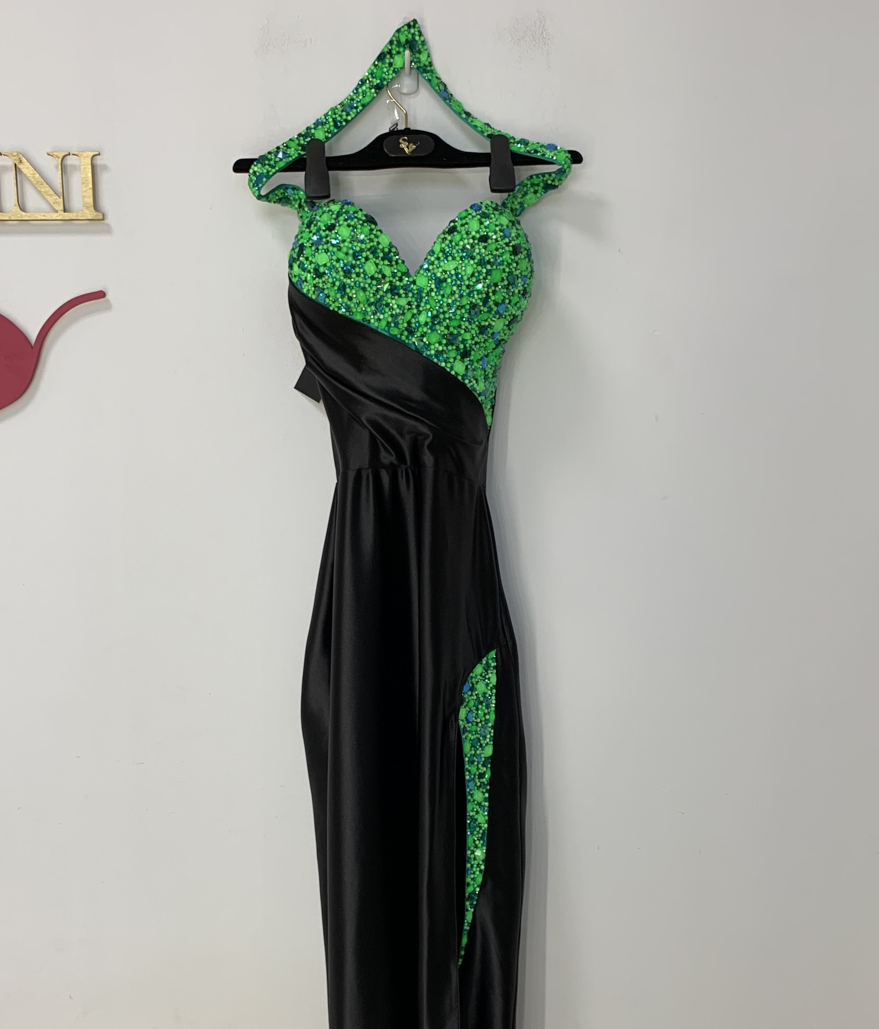 img_0277_2000x2000_584 Temptress - Image 1