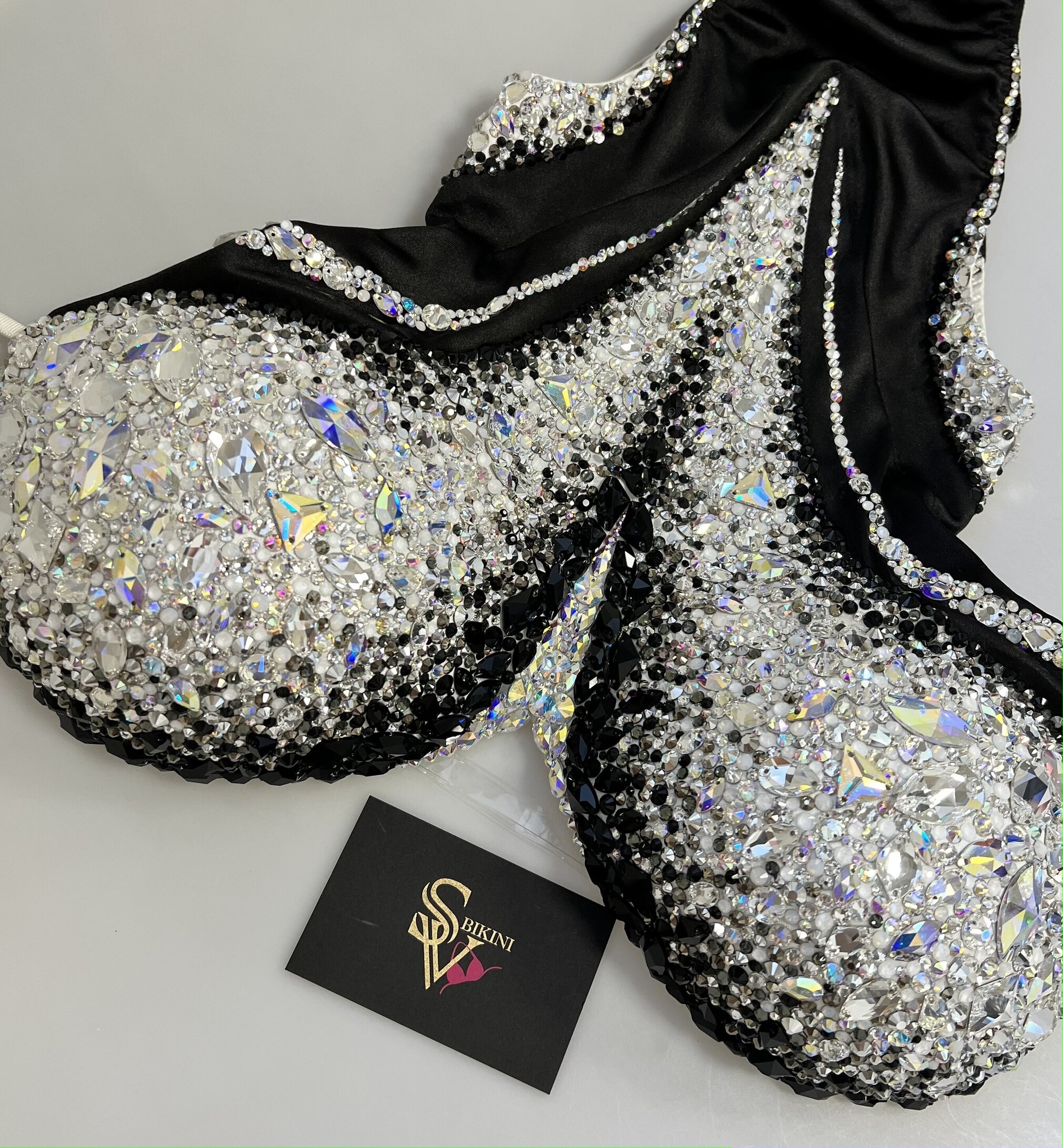 img_1601_2000x2000_436-2 Queen of Hearts - Image 1