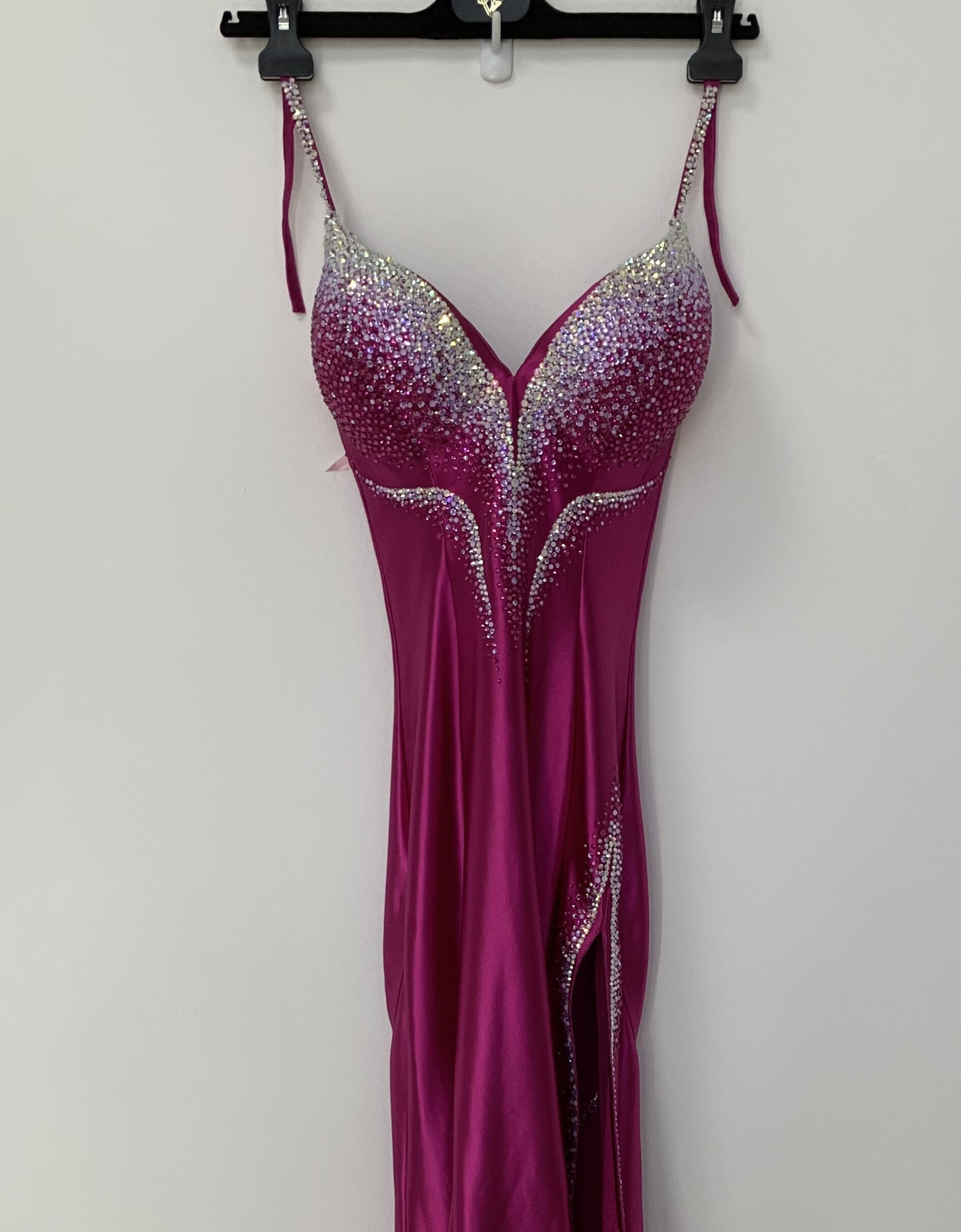 img_2010_2000x2000_584 Wild Angel - Image 1