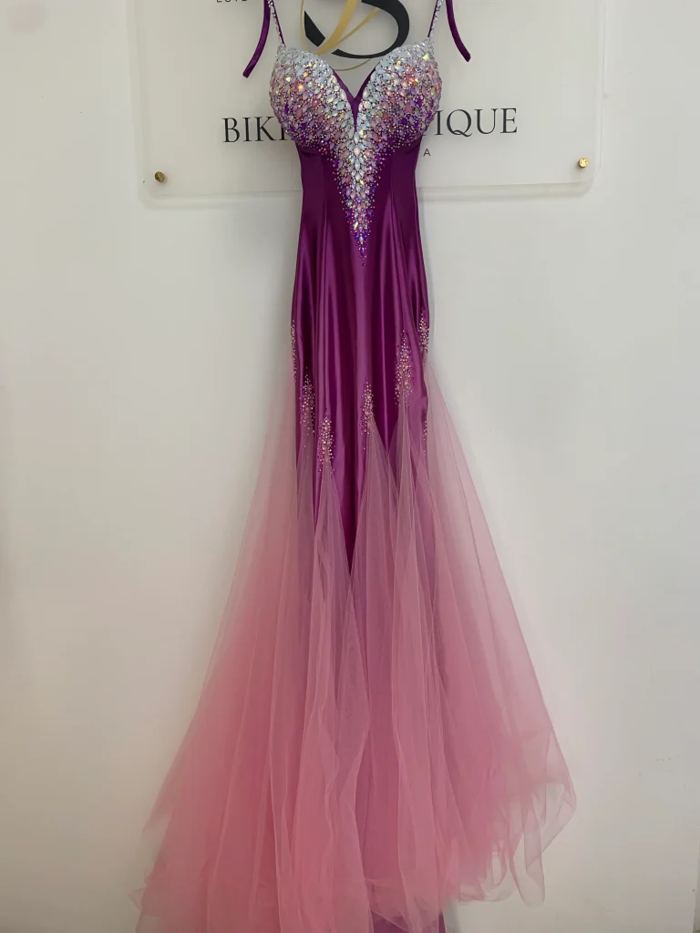 img_6227-768x1024-1 Superstar - Image 1