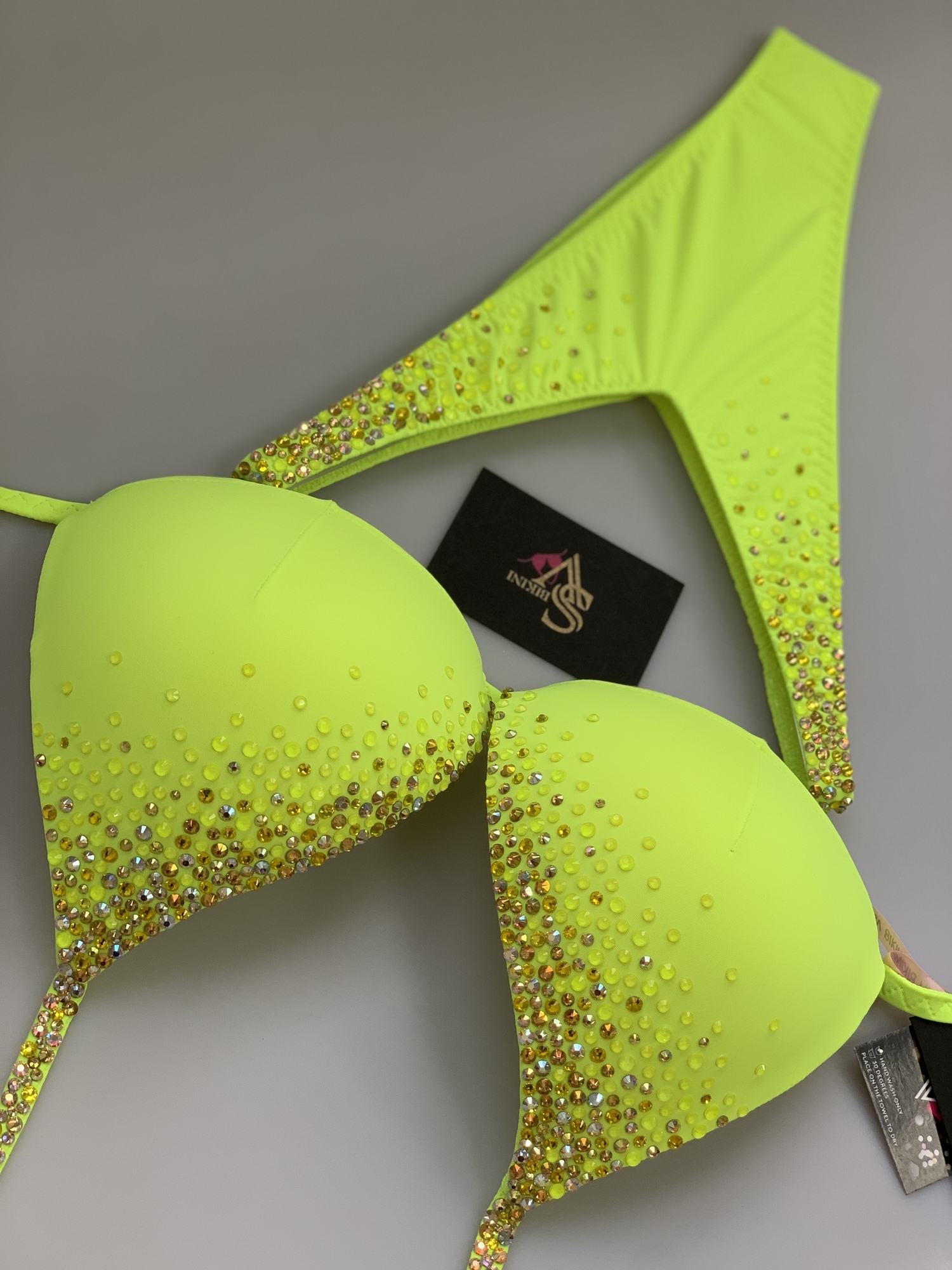 img_8624-1_2000x2000_584 Lemon with decoration - Image 1